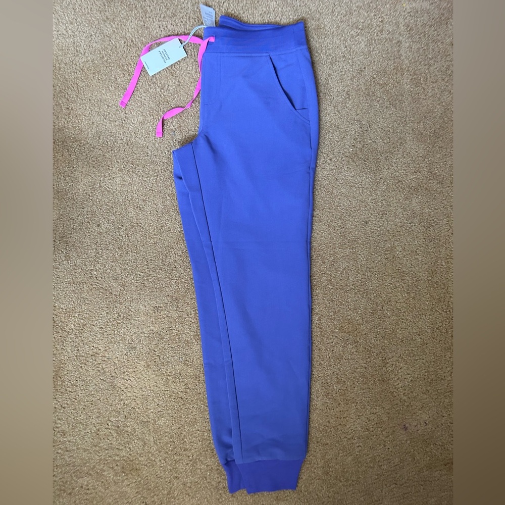 BNWT Figs Amethyst Zamora jogger scrub S